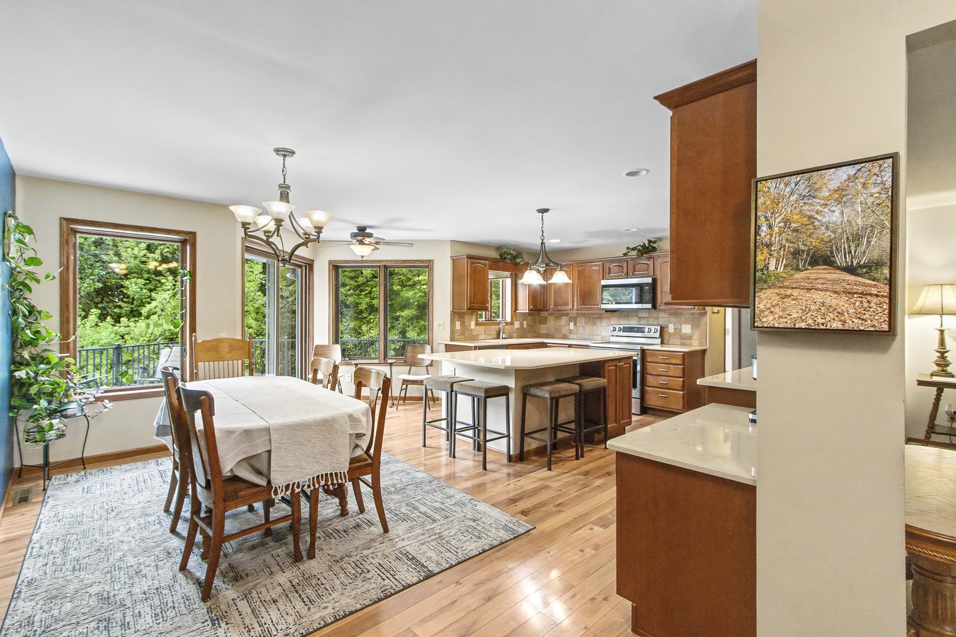 860 iroquois Circle