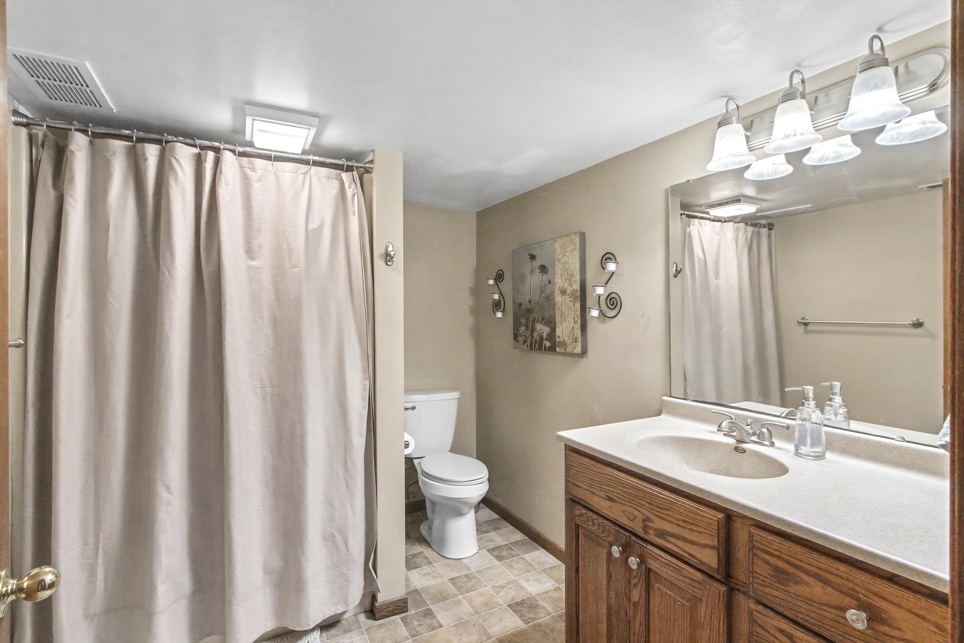 860 iroquois Circle