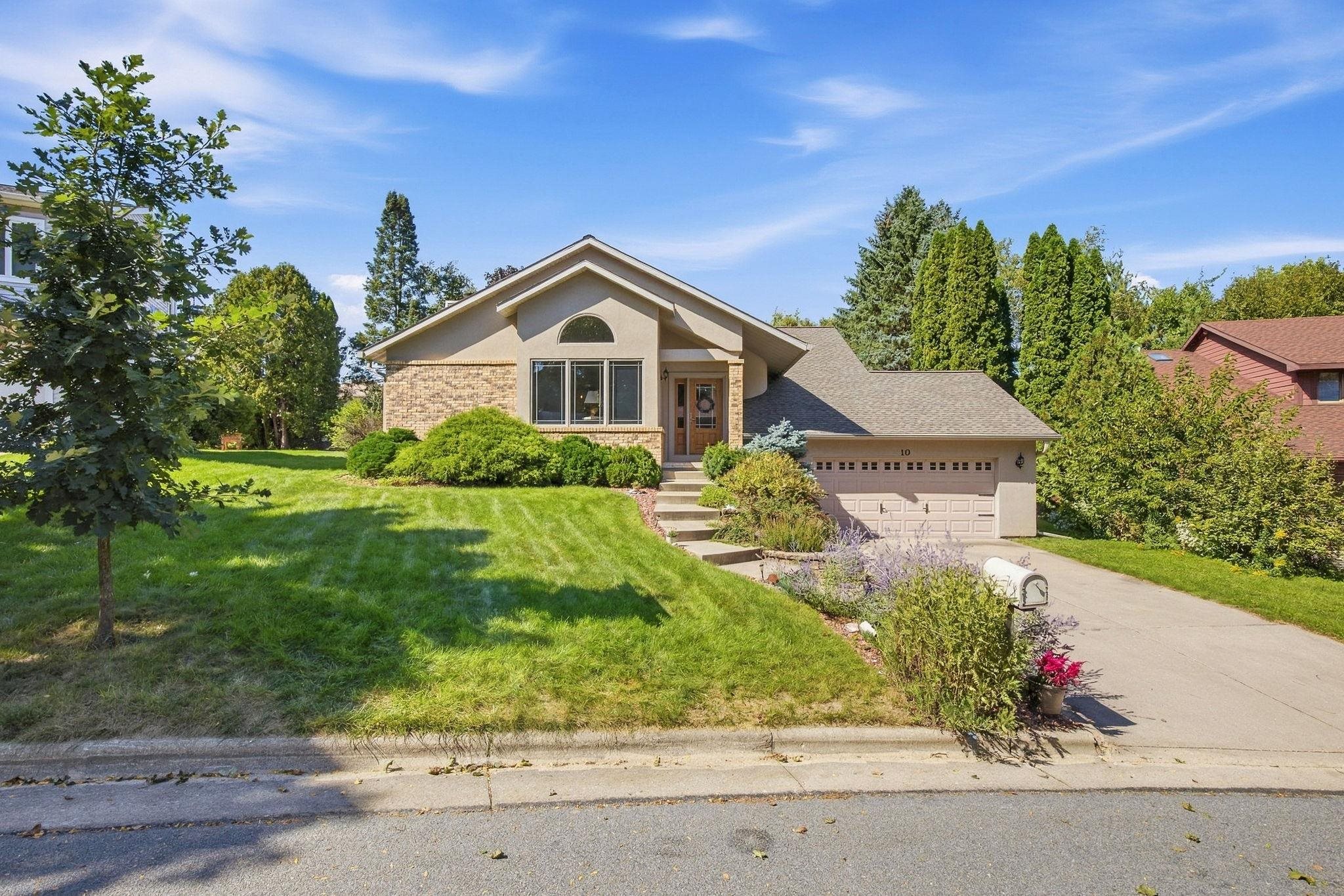 10 Apple Hill Circle