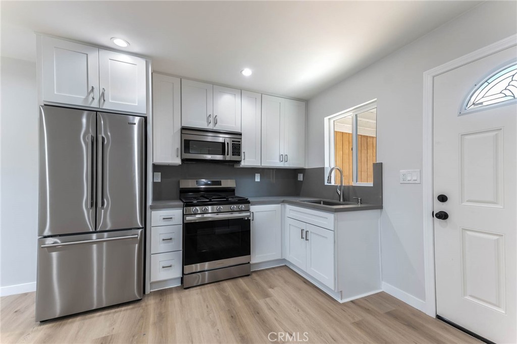 636 E Avenida De Los Arboles