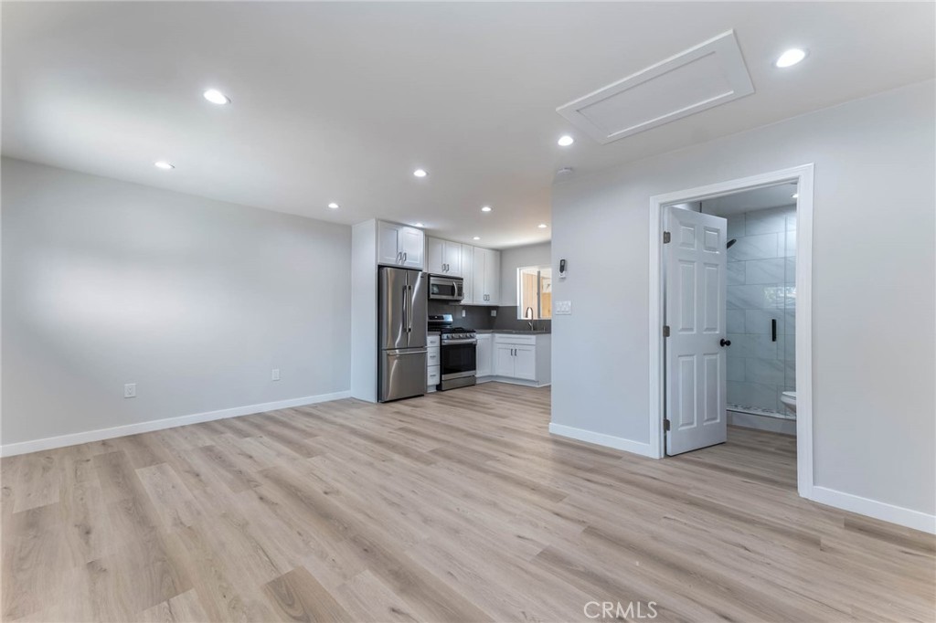 636 E Avenida De Los Arboles