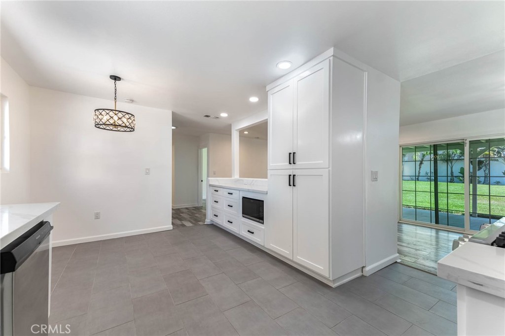 636 E Avenida De Los Arboles