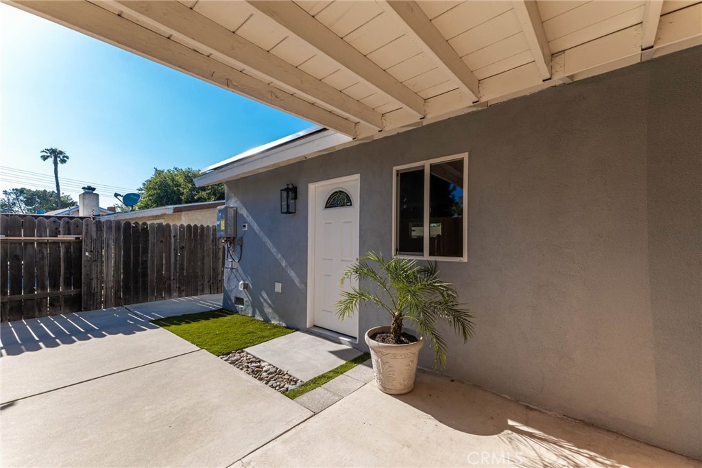 636 E Avenida De Los Arboles