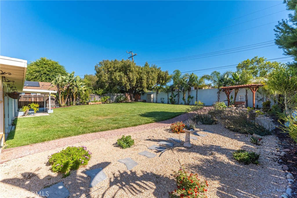 636 E Avenida De Los Arboles