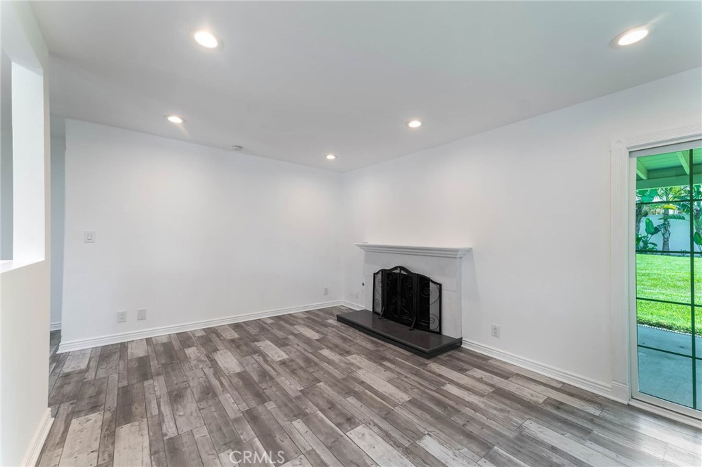 636 E Avenida De Los Arboles