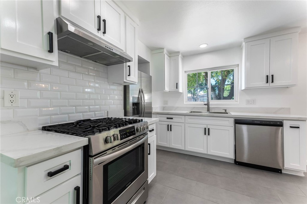 636 E Avenida De Los Arboles