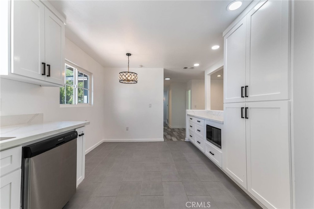 636 E Avenida De Los Arboles