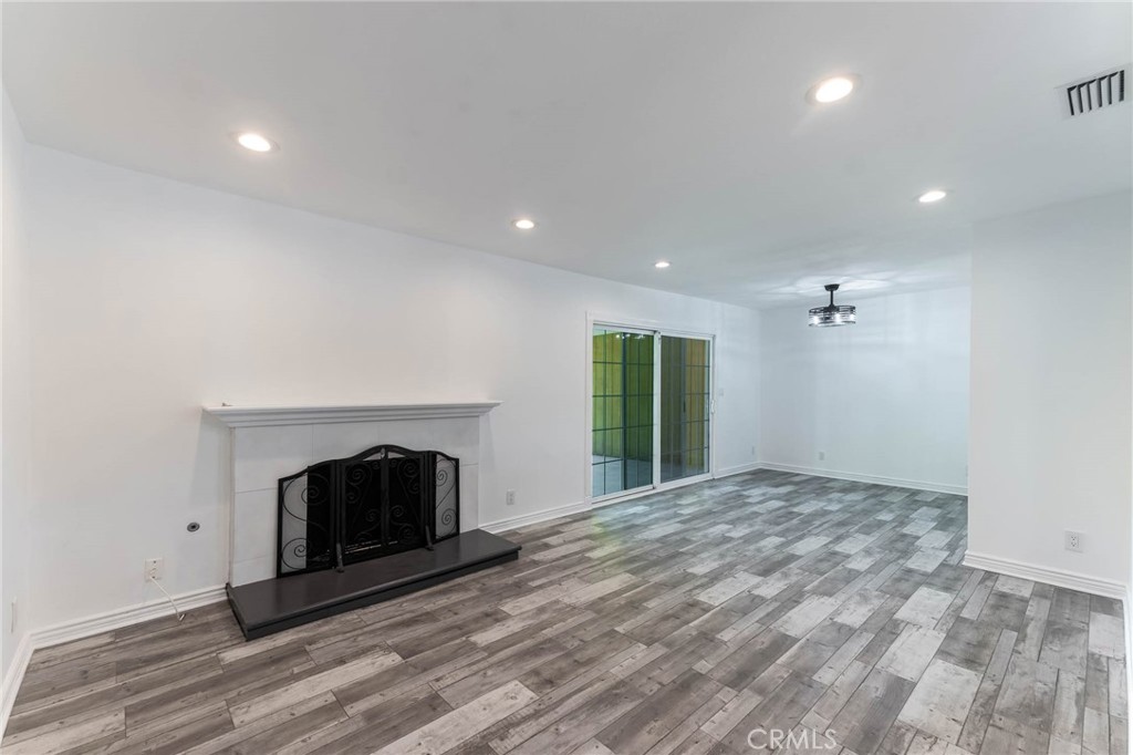 636 E Avenida De Los Arboles