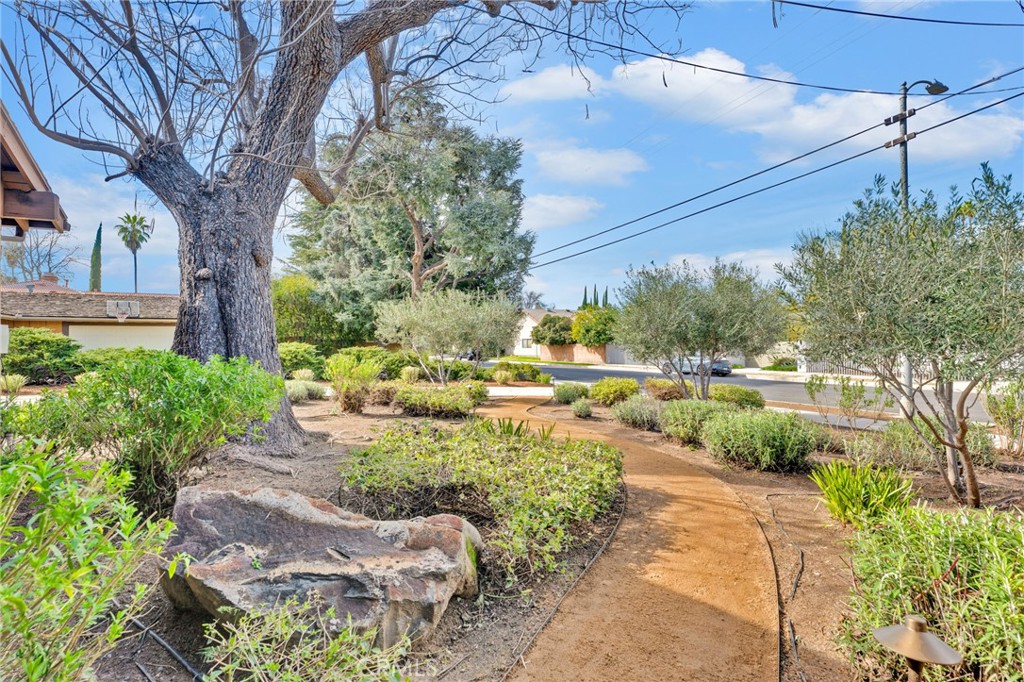 17950 Calvert Street