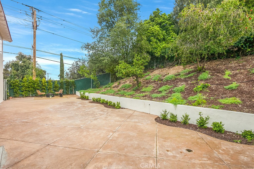 24400 Kitridge Street