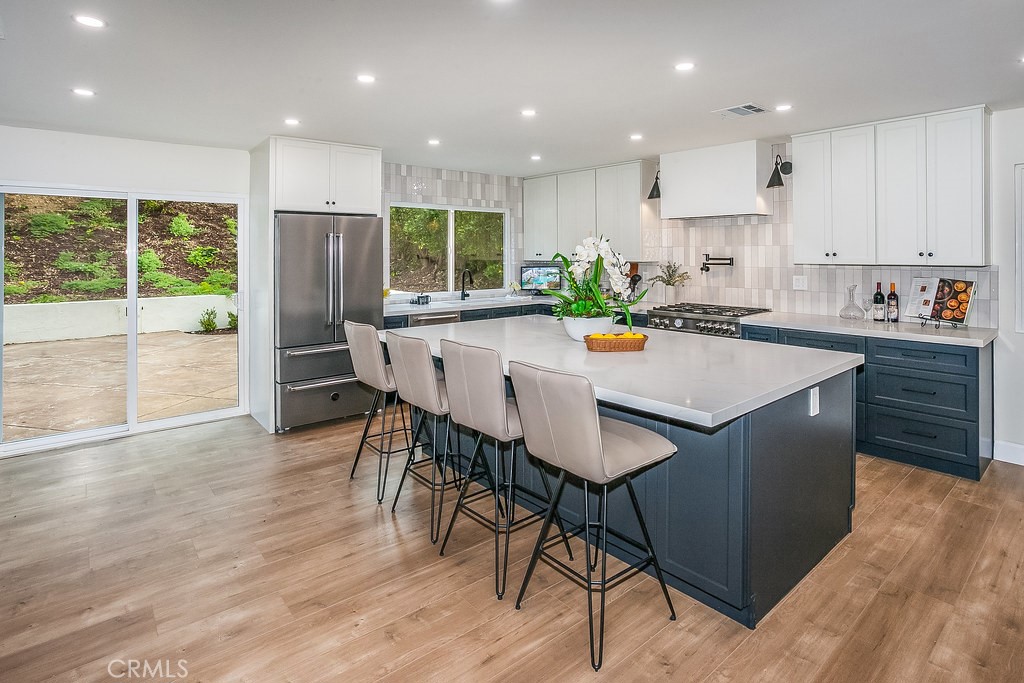 24400 Kitridge Street