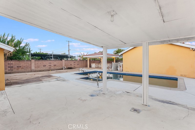 7912 Fallbrook Avenue