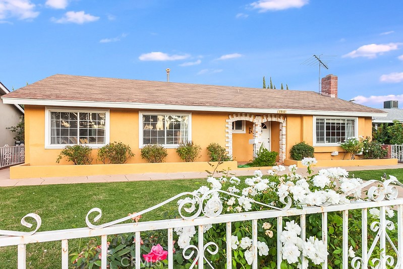 7912 Fallbrook Avenue