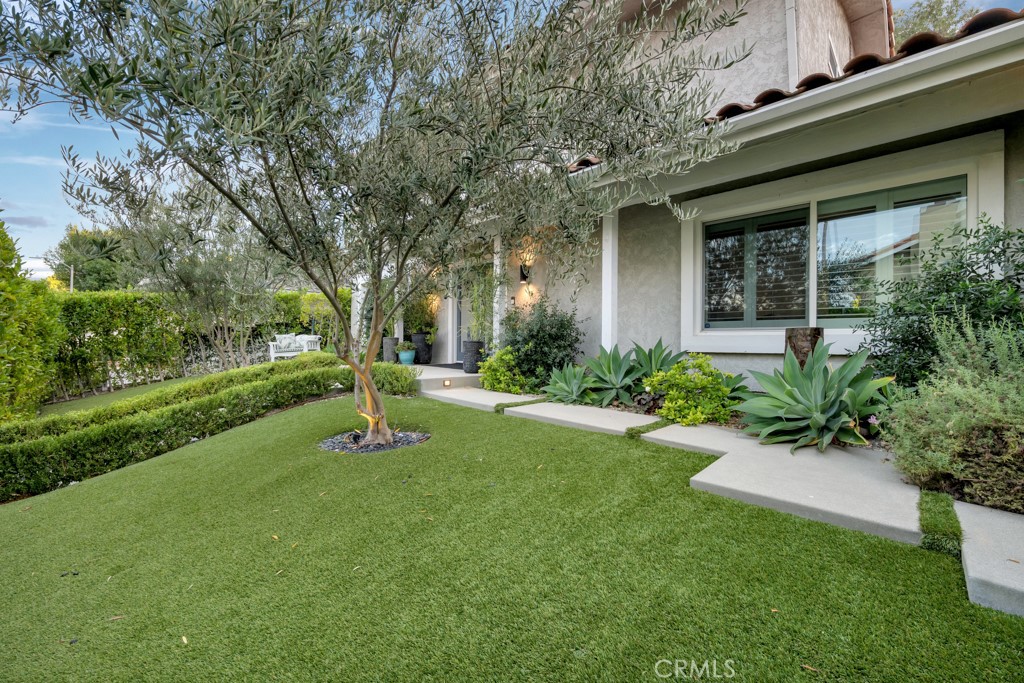 23832 Del Cerro Circle