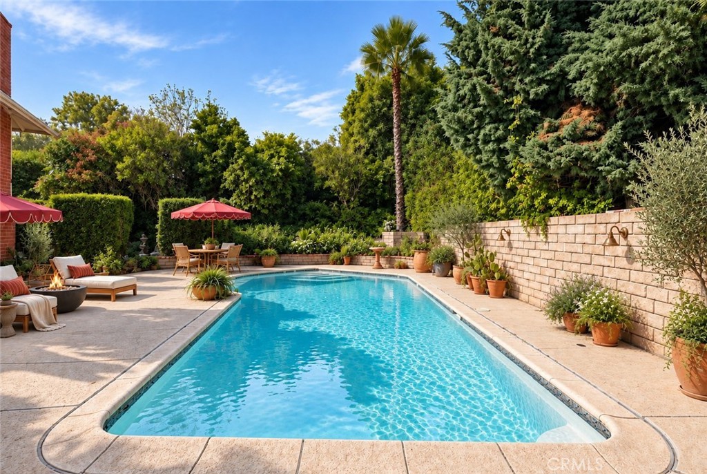 23633 Del Cerro Circle