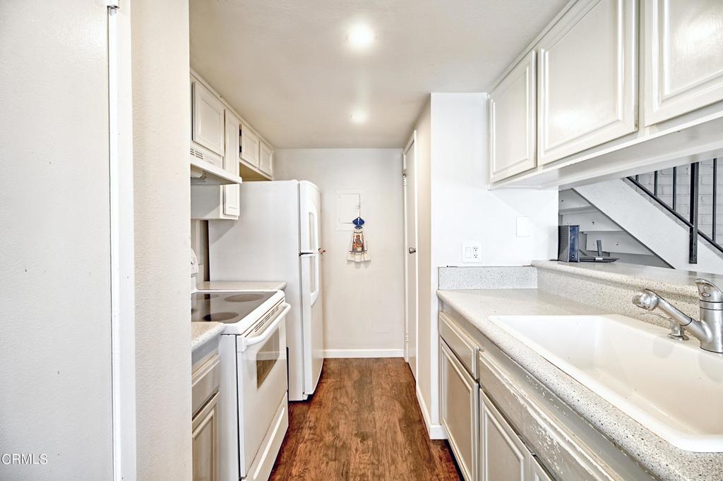 2042 Avenida Placida 2