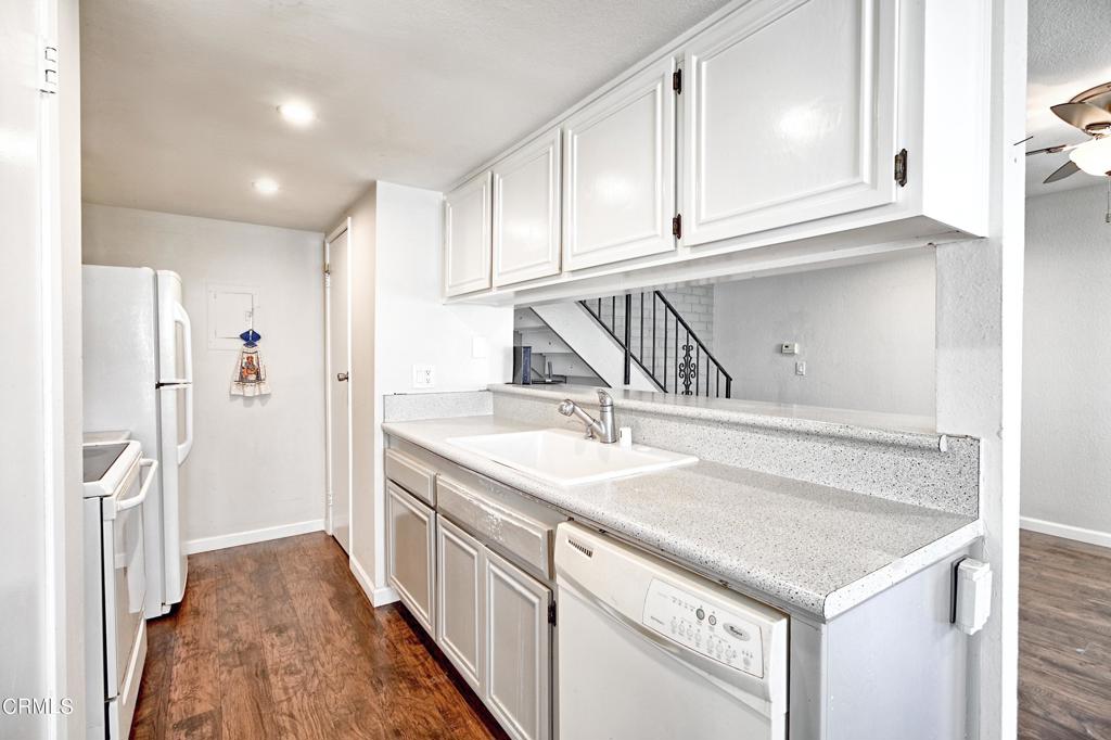 2042 Avenida Placida 2