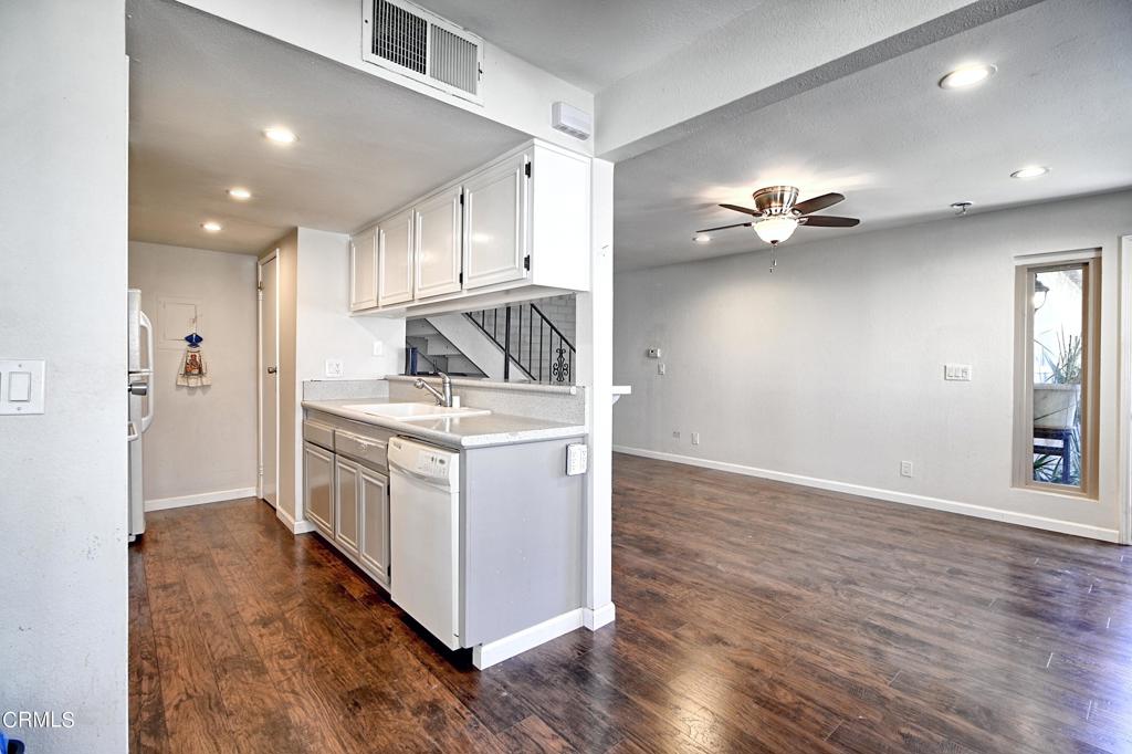 2042 Avenida Placida 2