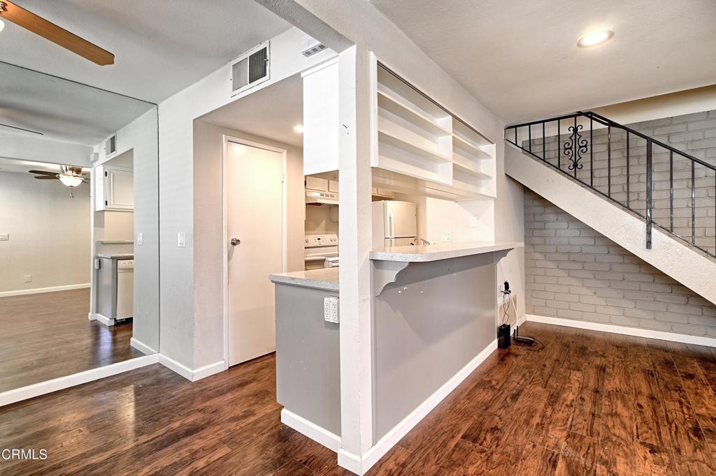 2042 Avenida Placida 2