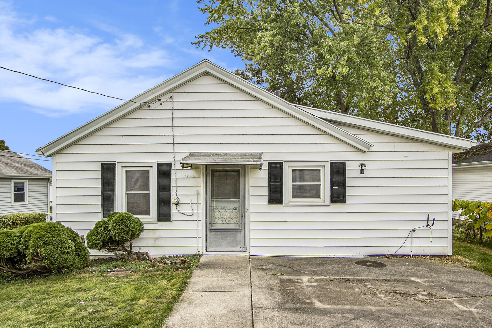 8827 Waruf Avenue