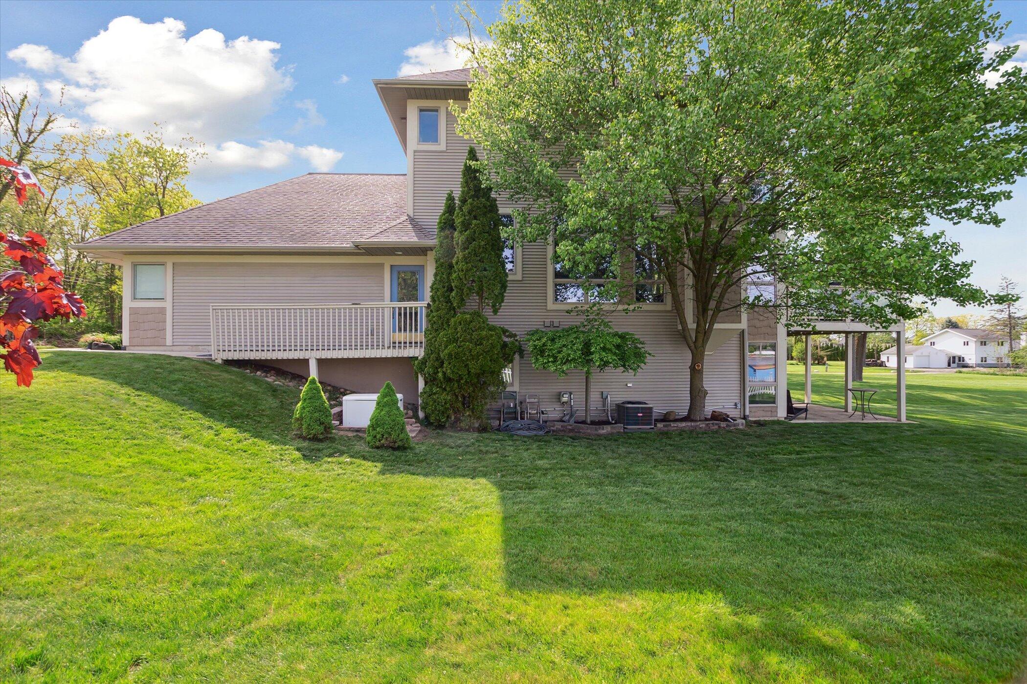 2490 Lakeview Drive