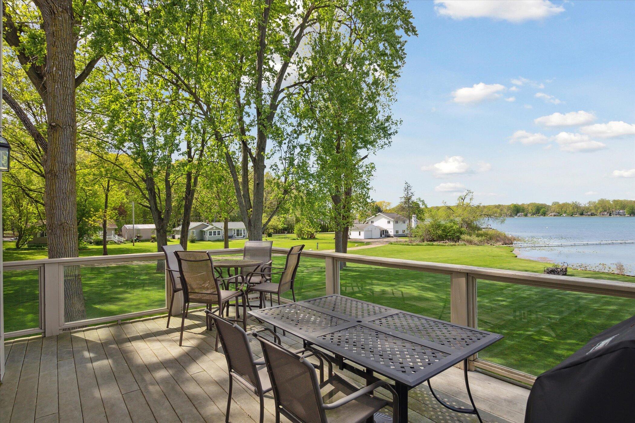 2490 Lakeview Drive