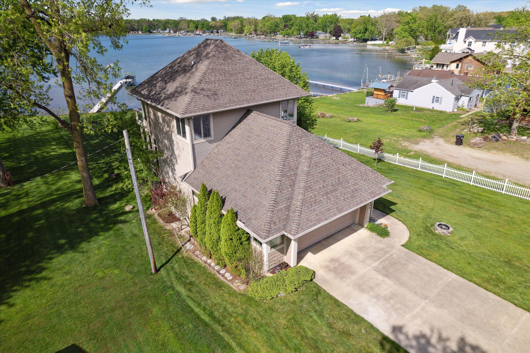 2490 Lakeview Drive