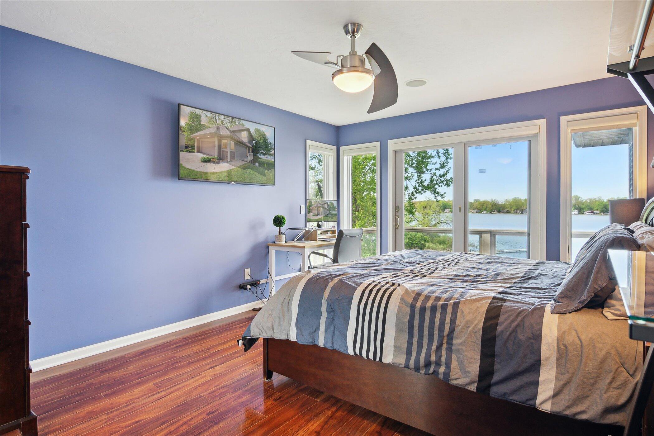 2490 Lakeview Drive