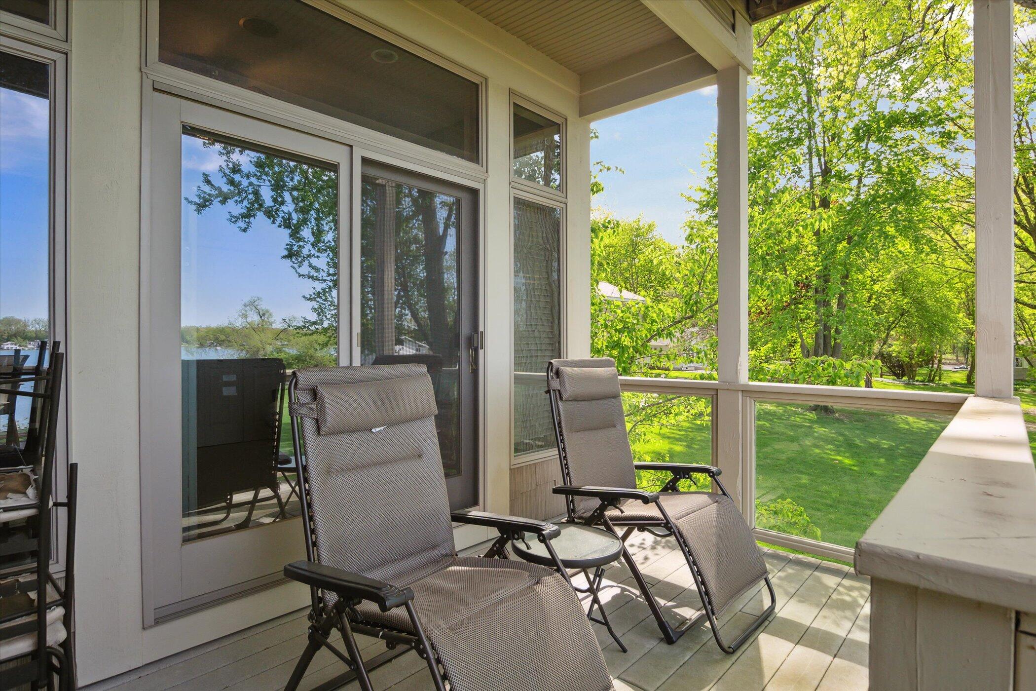 2490 Lakeview Drive