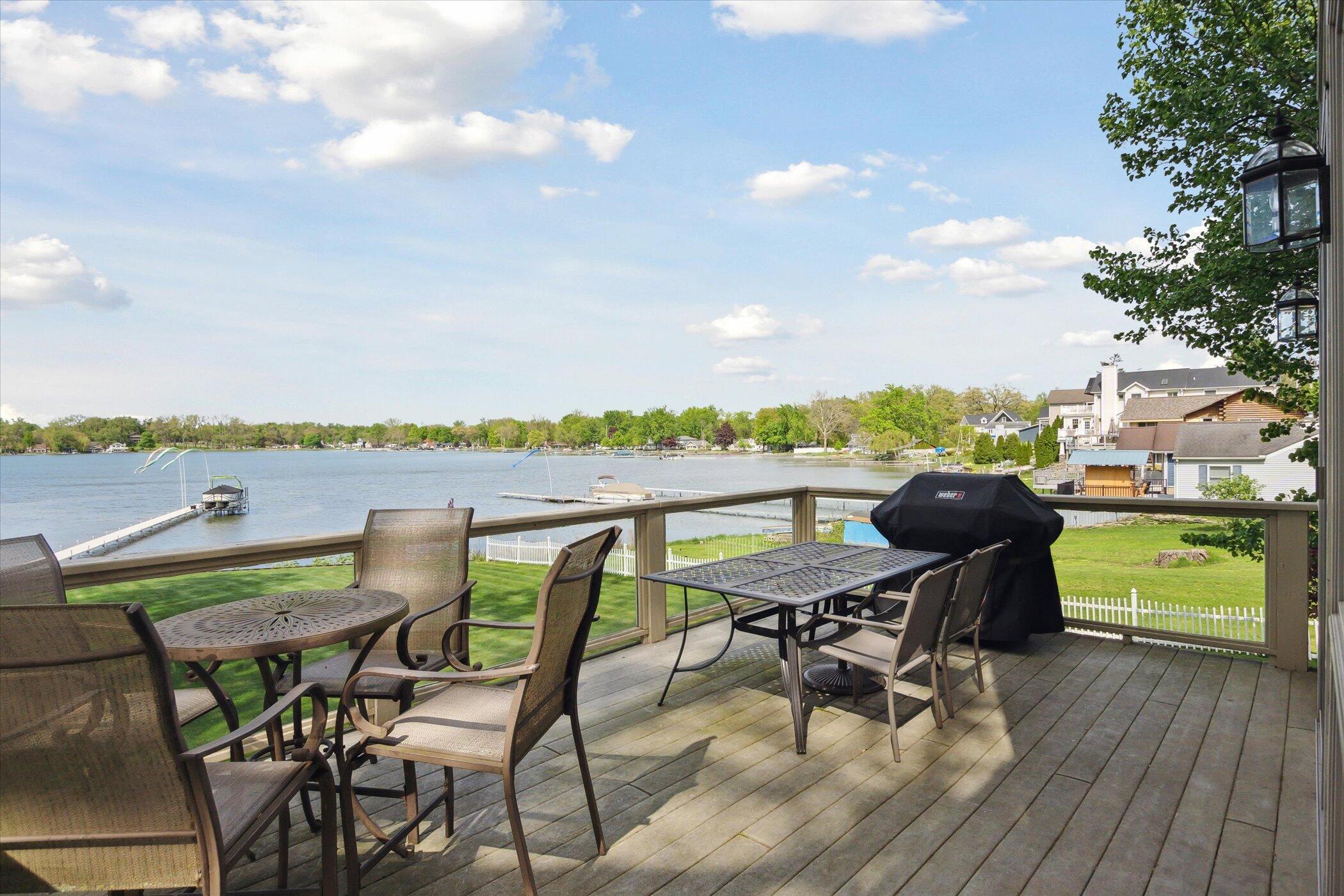 2490 Lakeview Drive