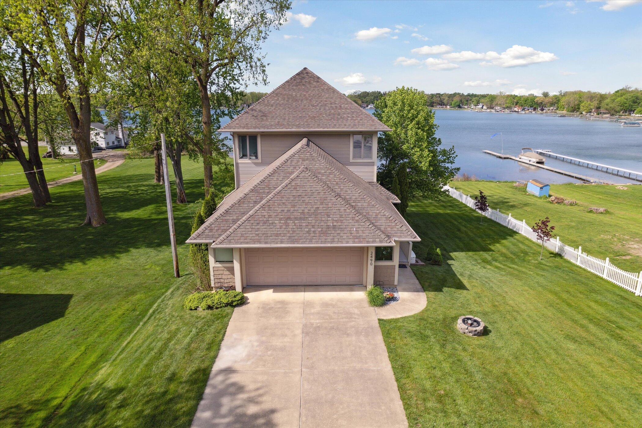 2490 Lakeview Drive