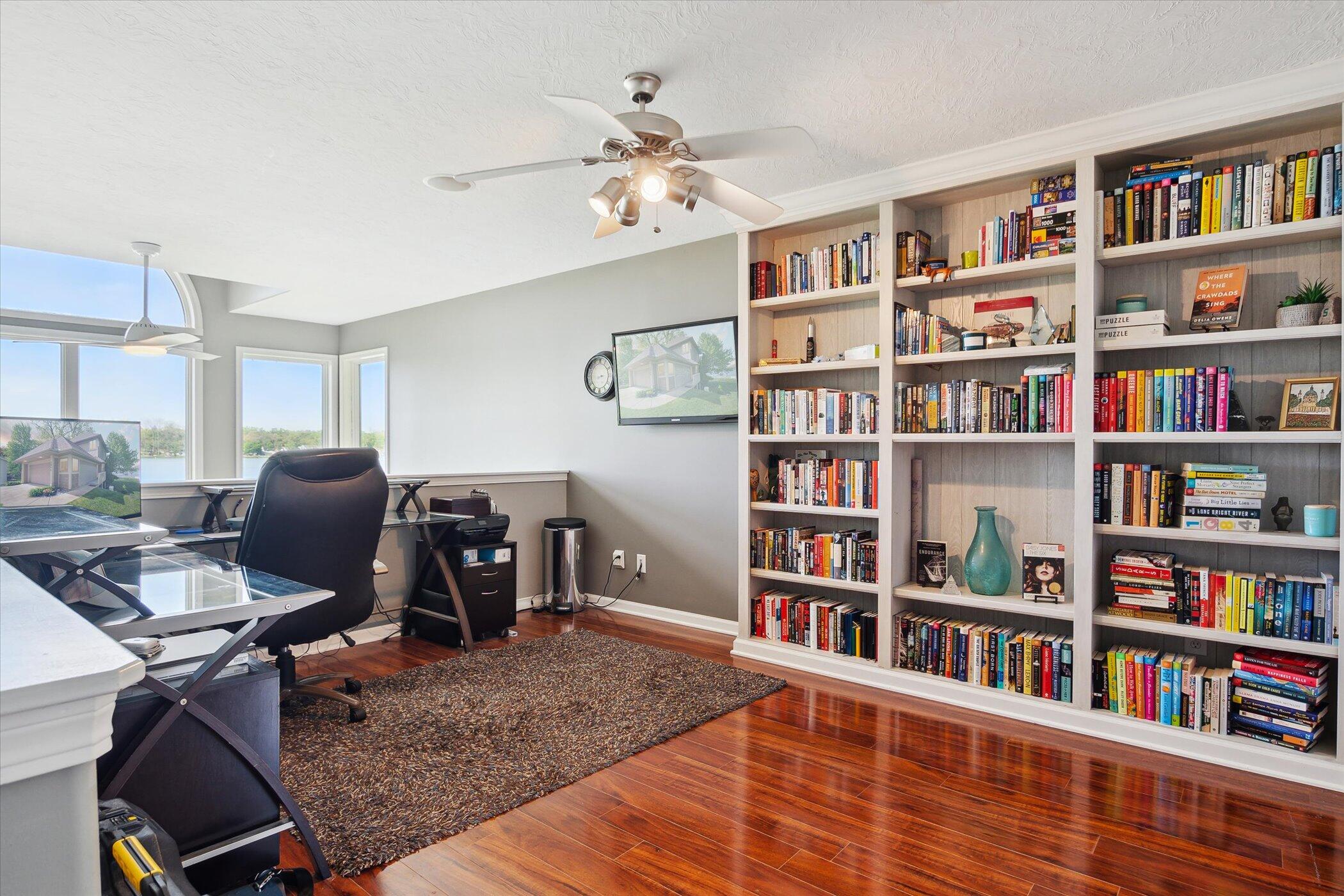 2490 Lakeview Drive