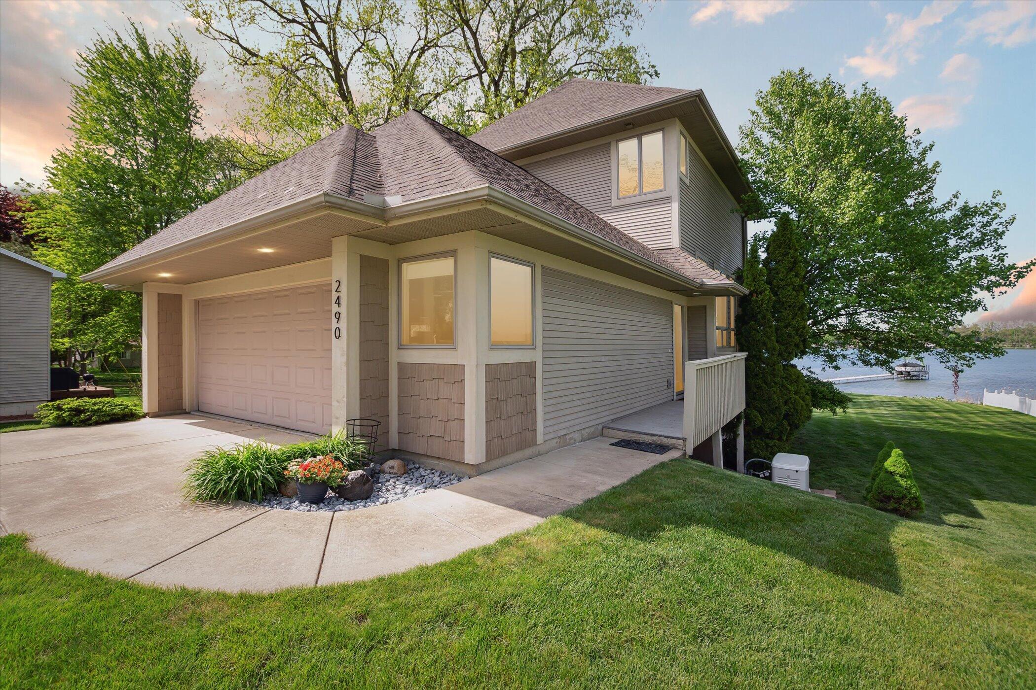 2490 Lakeview Drive
