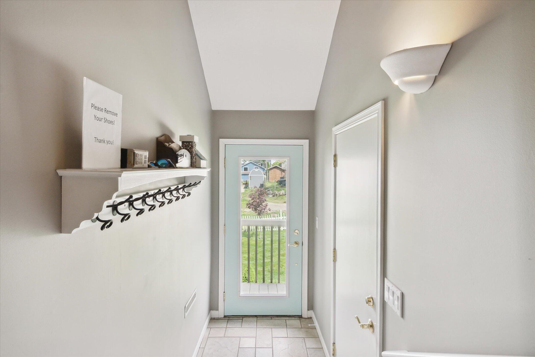 2490 Lakeview Drive
