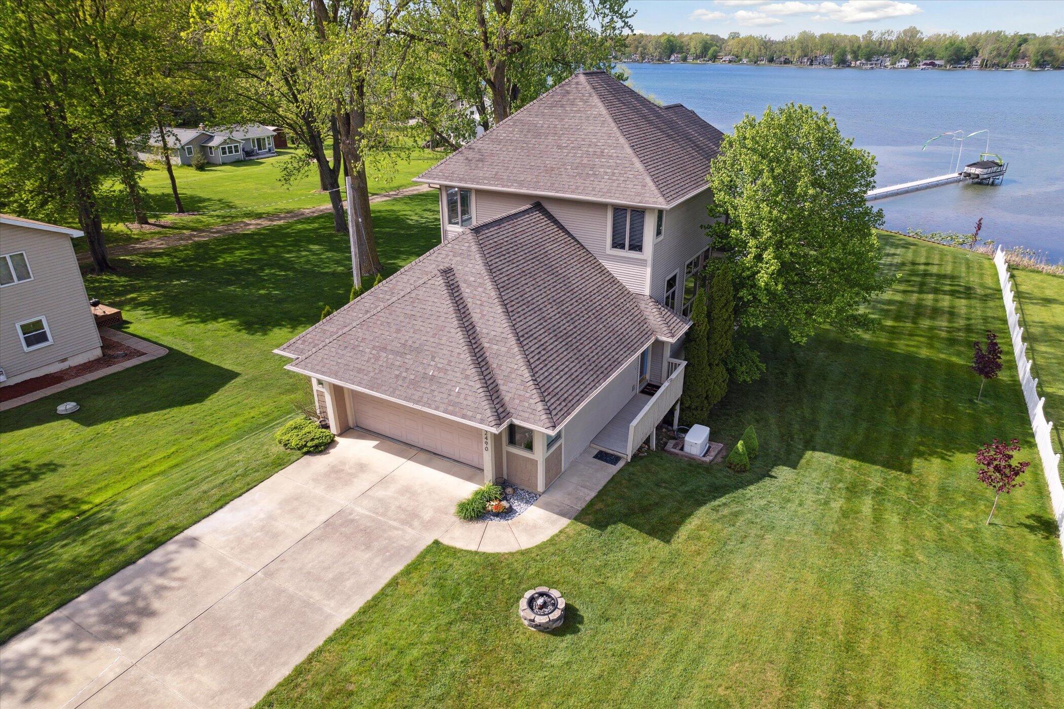 2490 Lakeview Drive