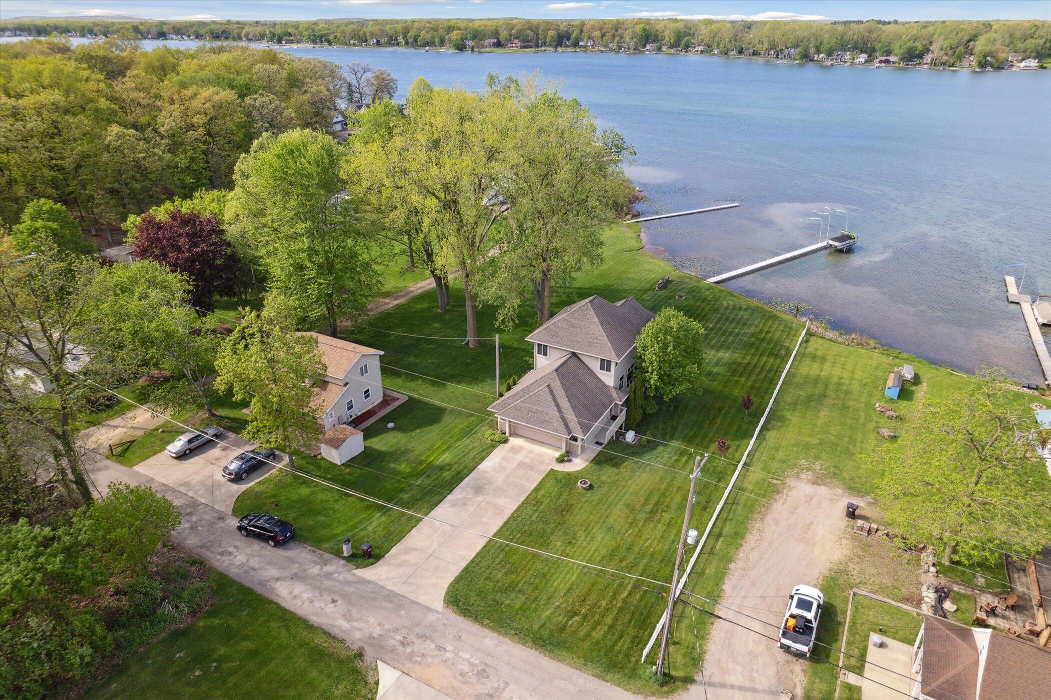 2490 Lakeview Drive