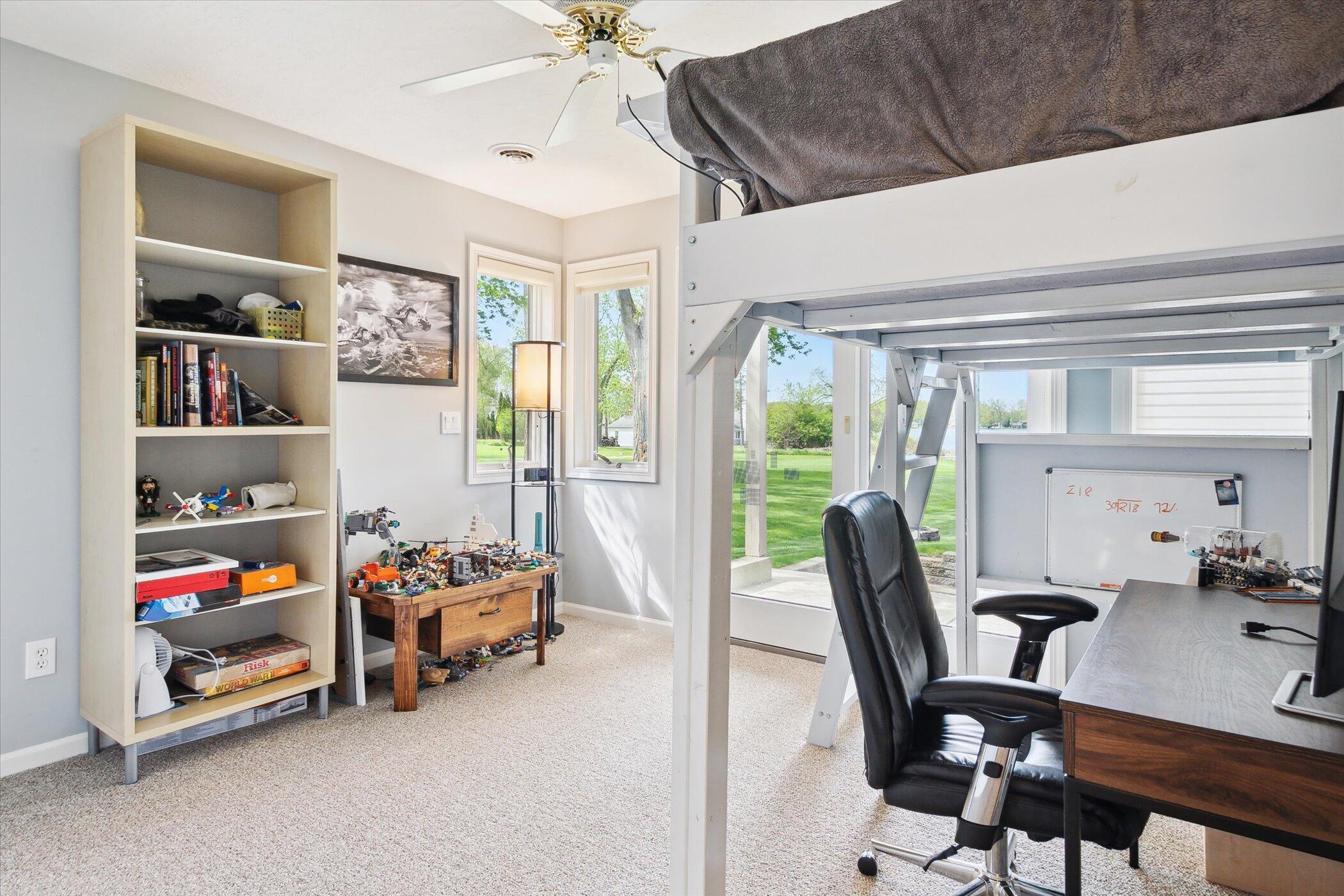 2490 Lakeview Drive