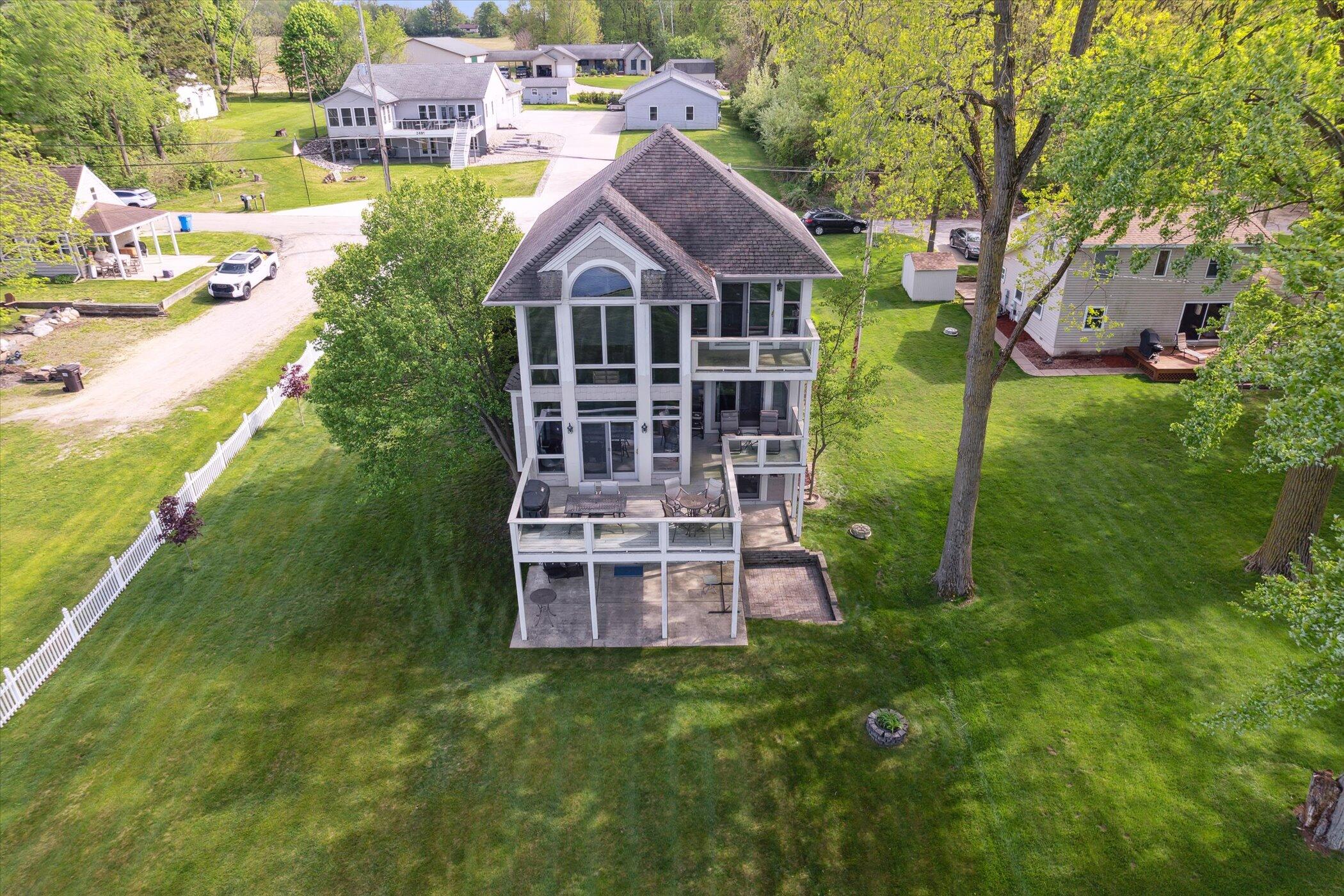 2490 Lakeview Drive