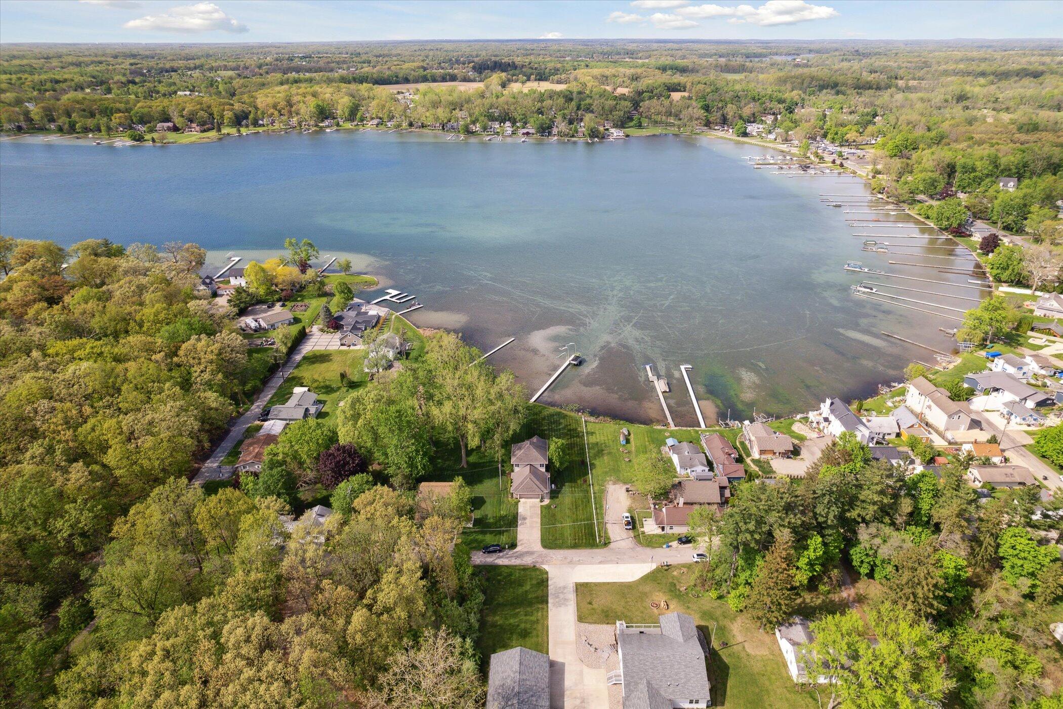2490 Lakeview Drive