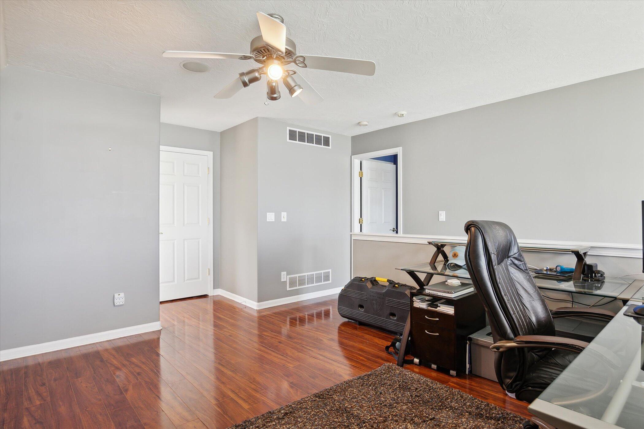 2490 Lakeview Drive