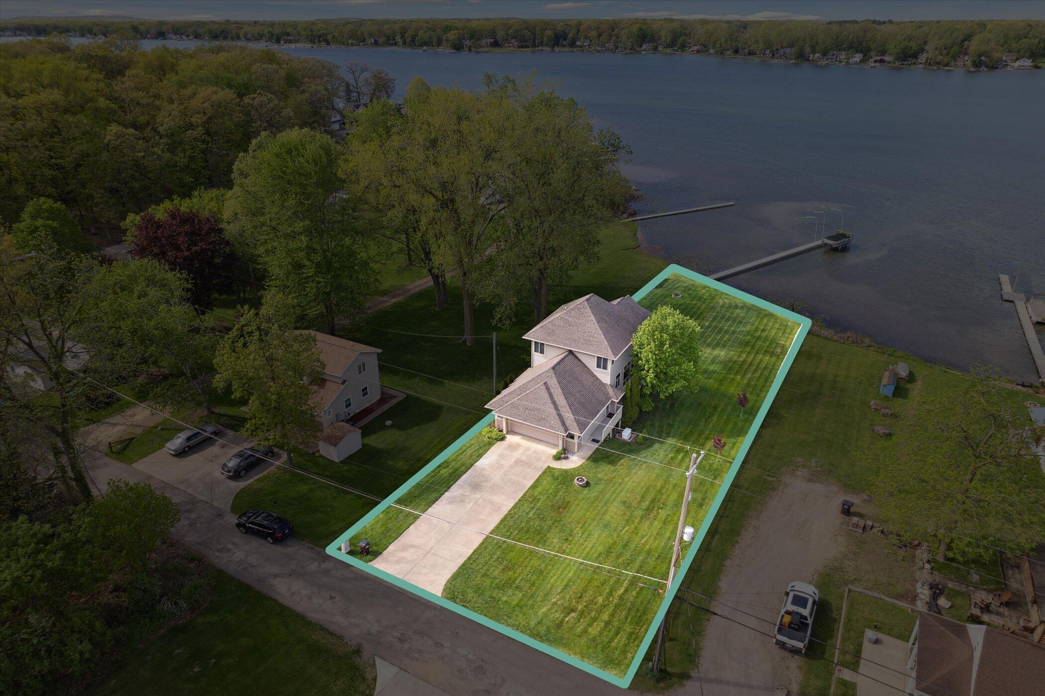 2490 Lakeview Drive