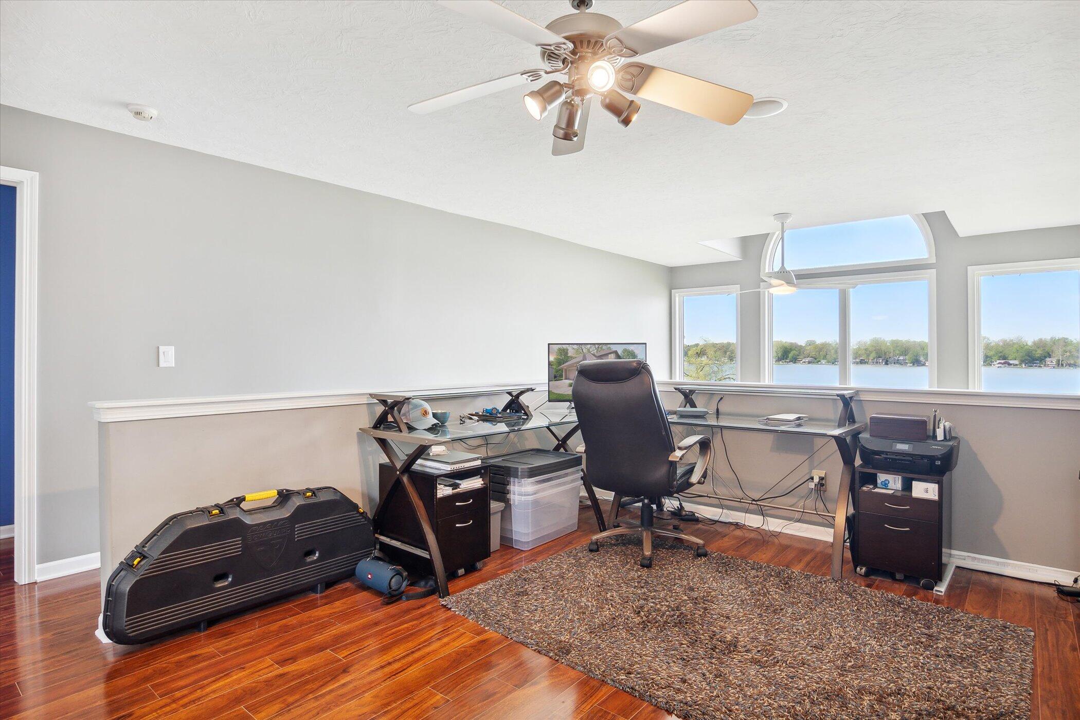 2490 Lakeview Drive