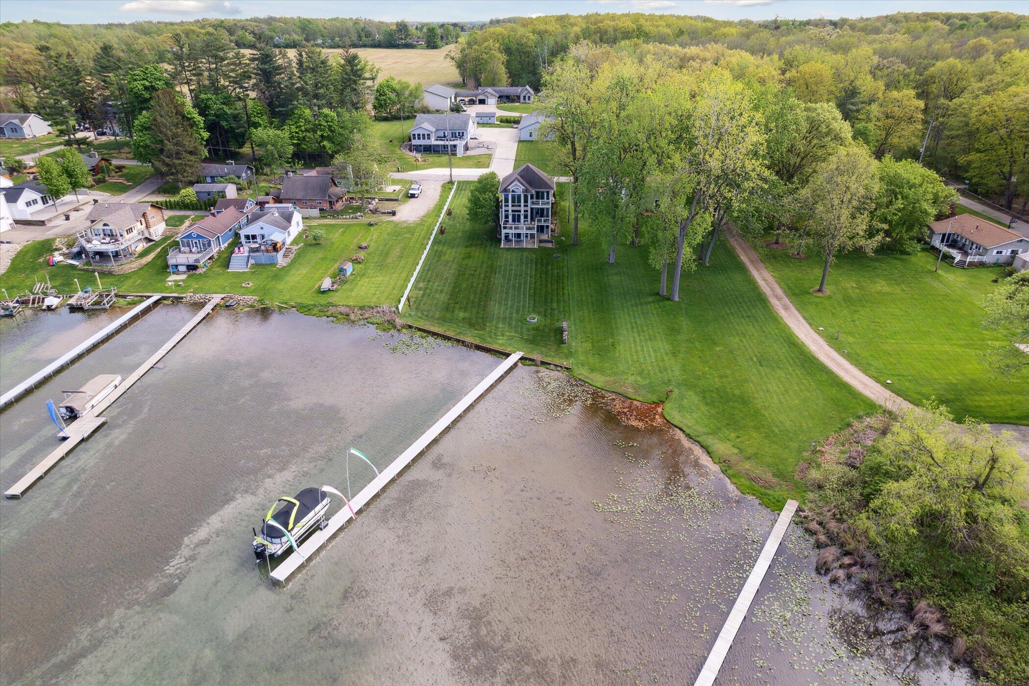 2490 Lakeview Drive