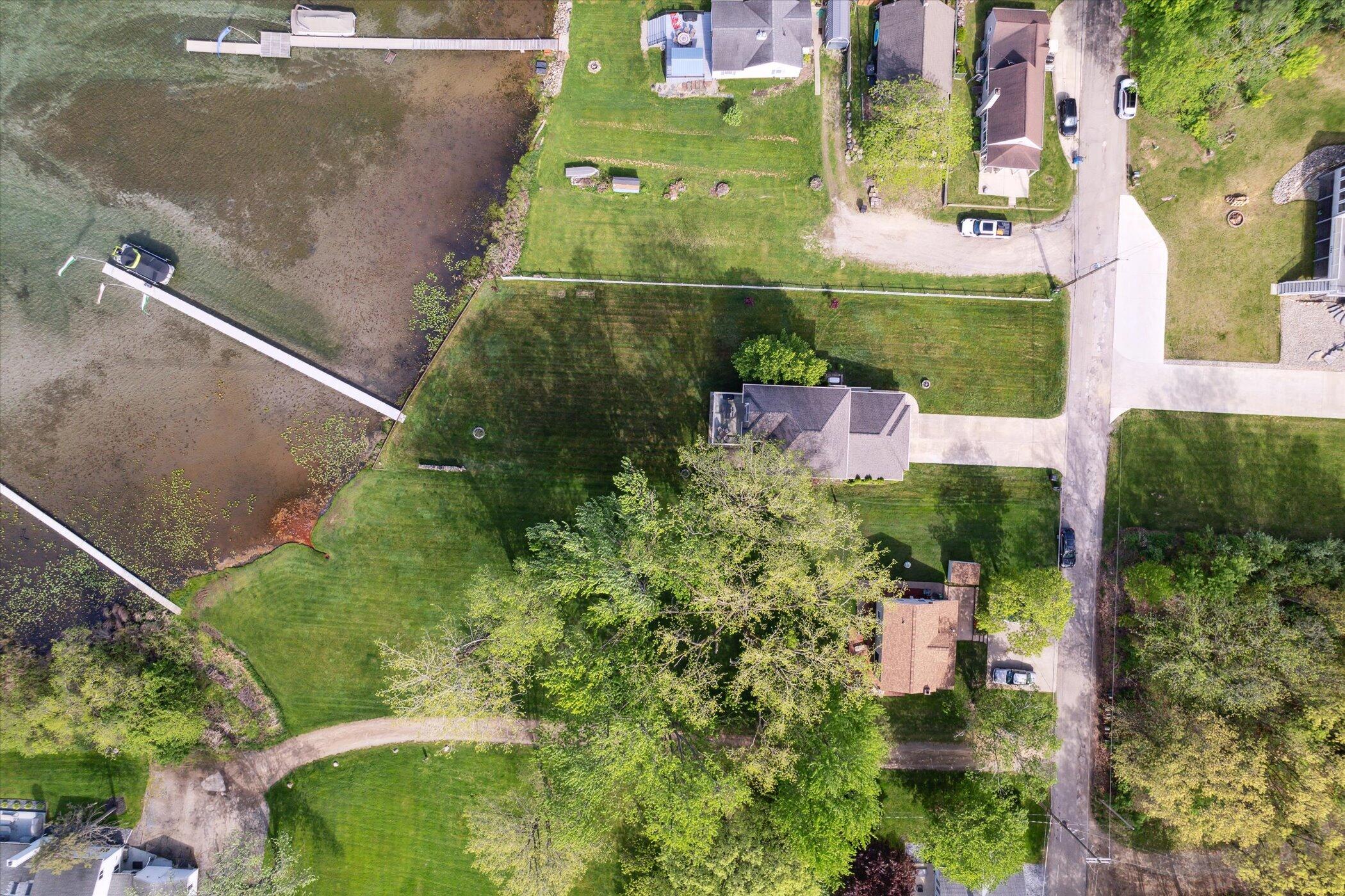 2490 Lakeview Drive
