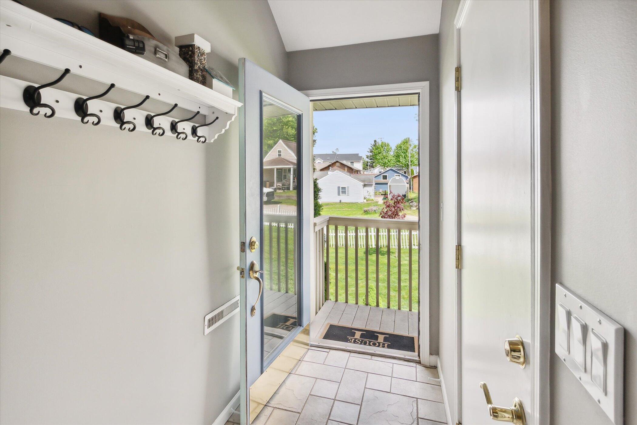 2490 Lakeview Drive