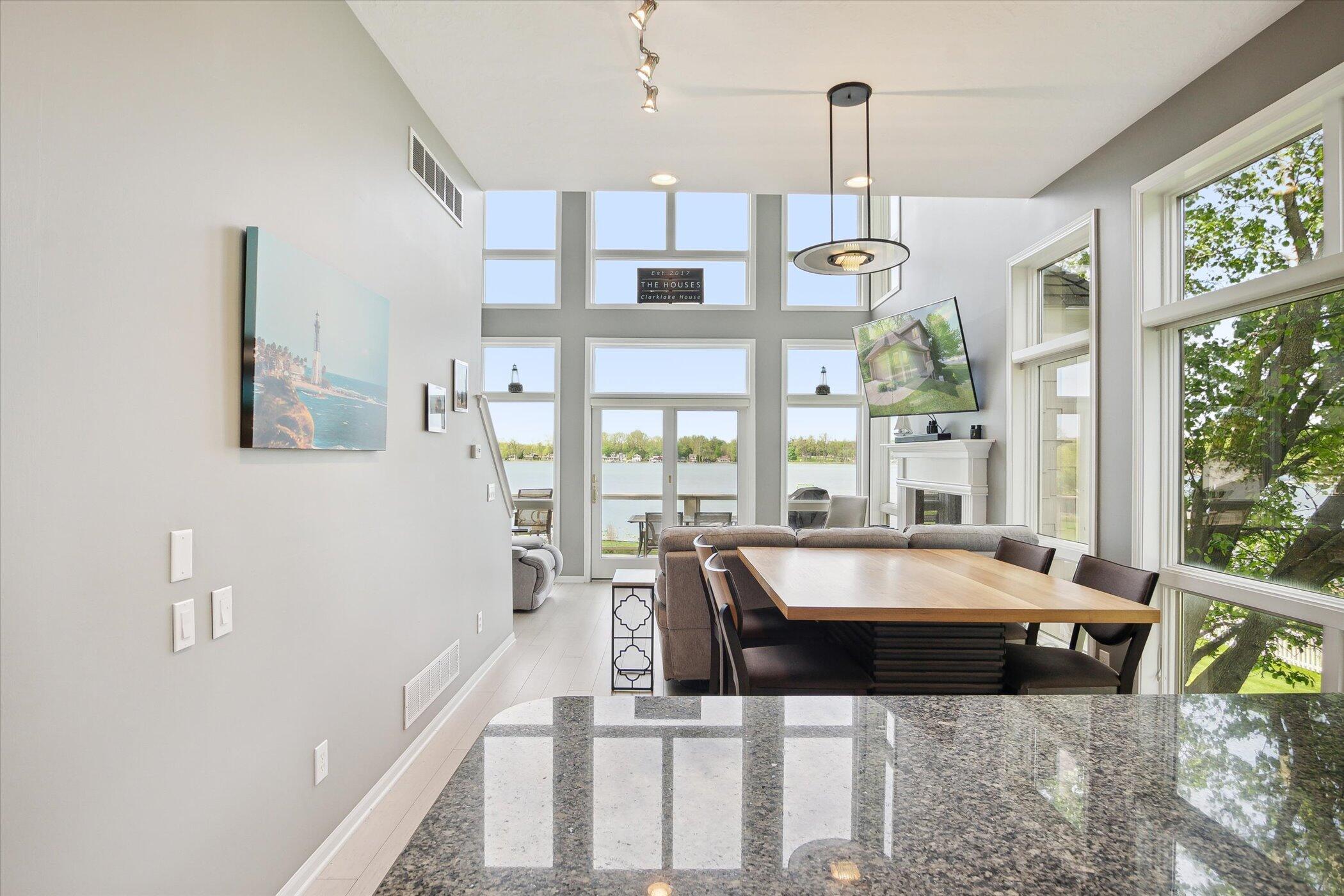 2490 Lakeview Drive