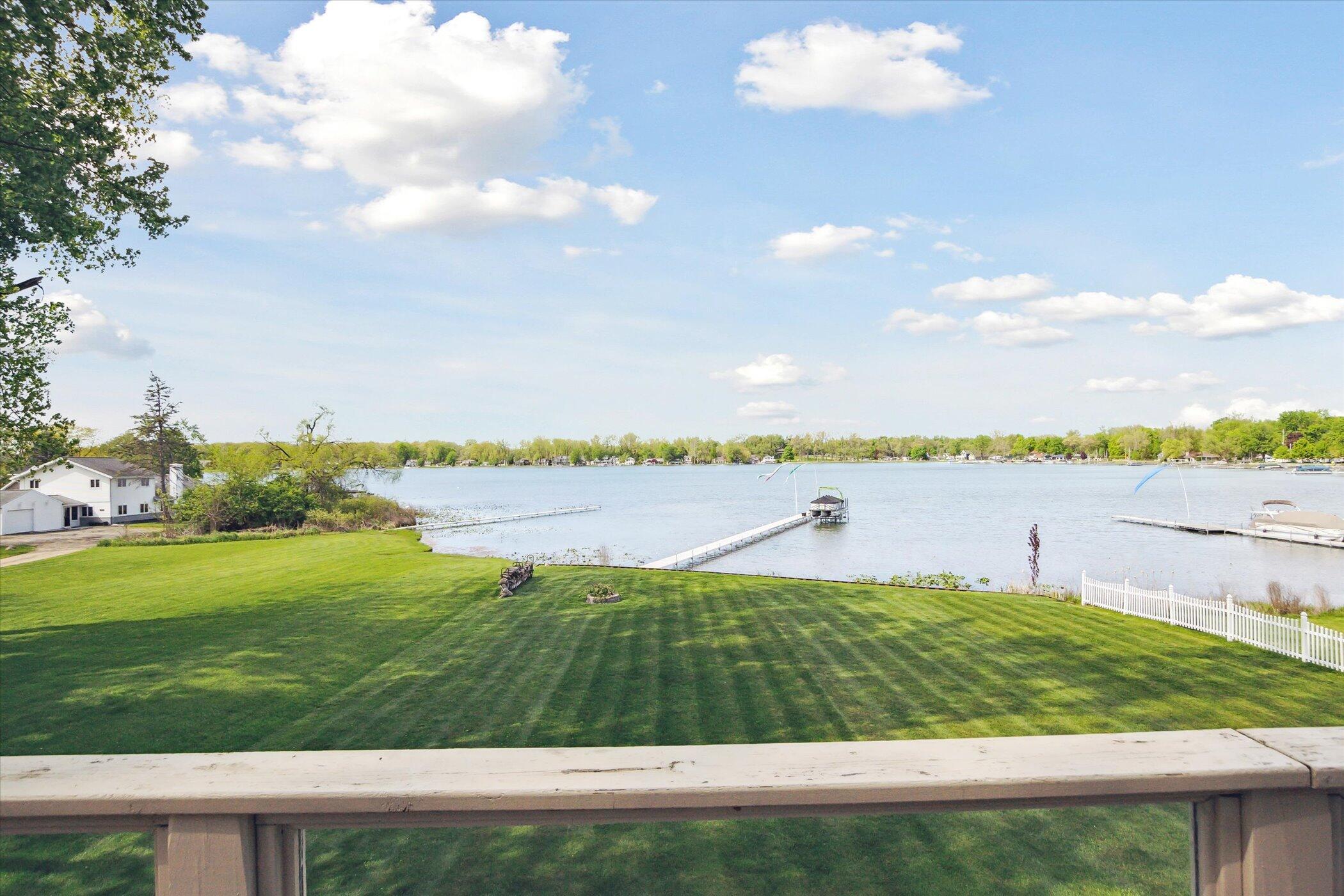 2490 Lakeview Drive