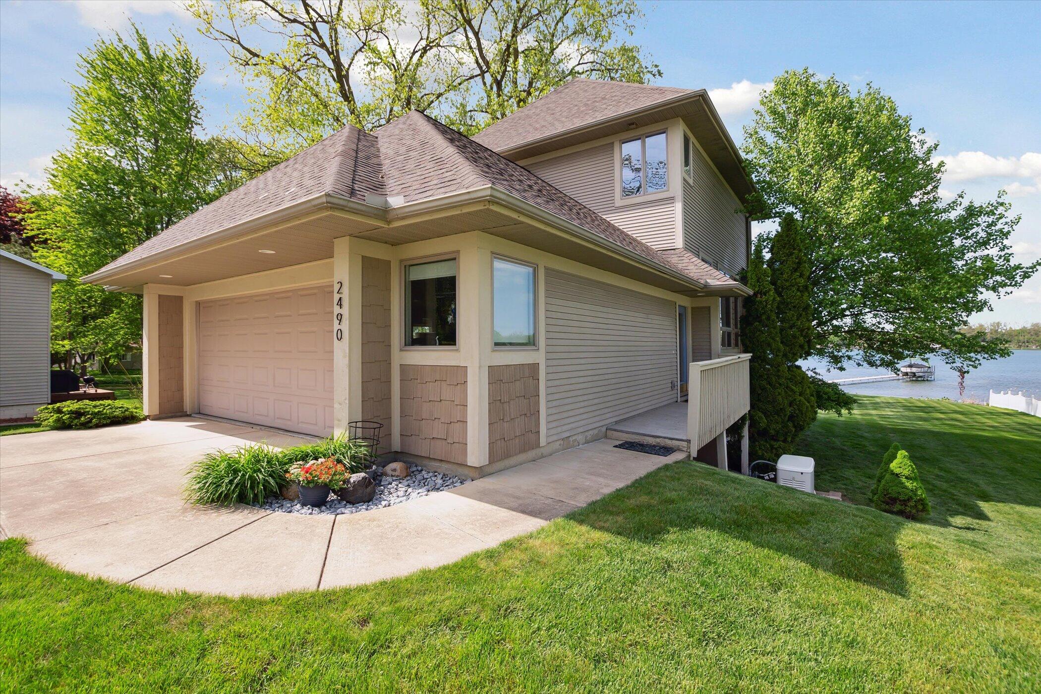 2490 Lakeview Drive
