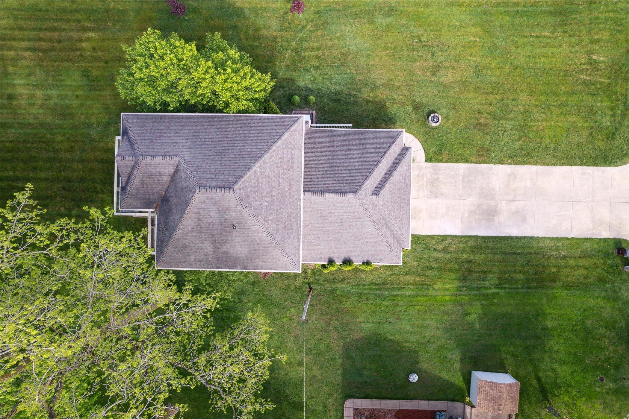 2490 Lakeview Drive
