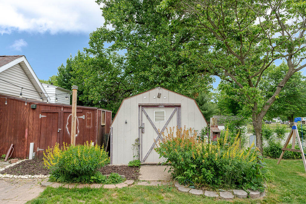 420 Oakhurst Avenue